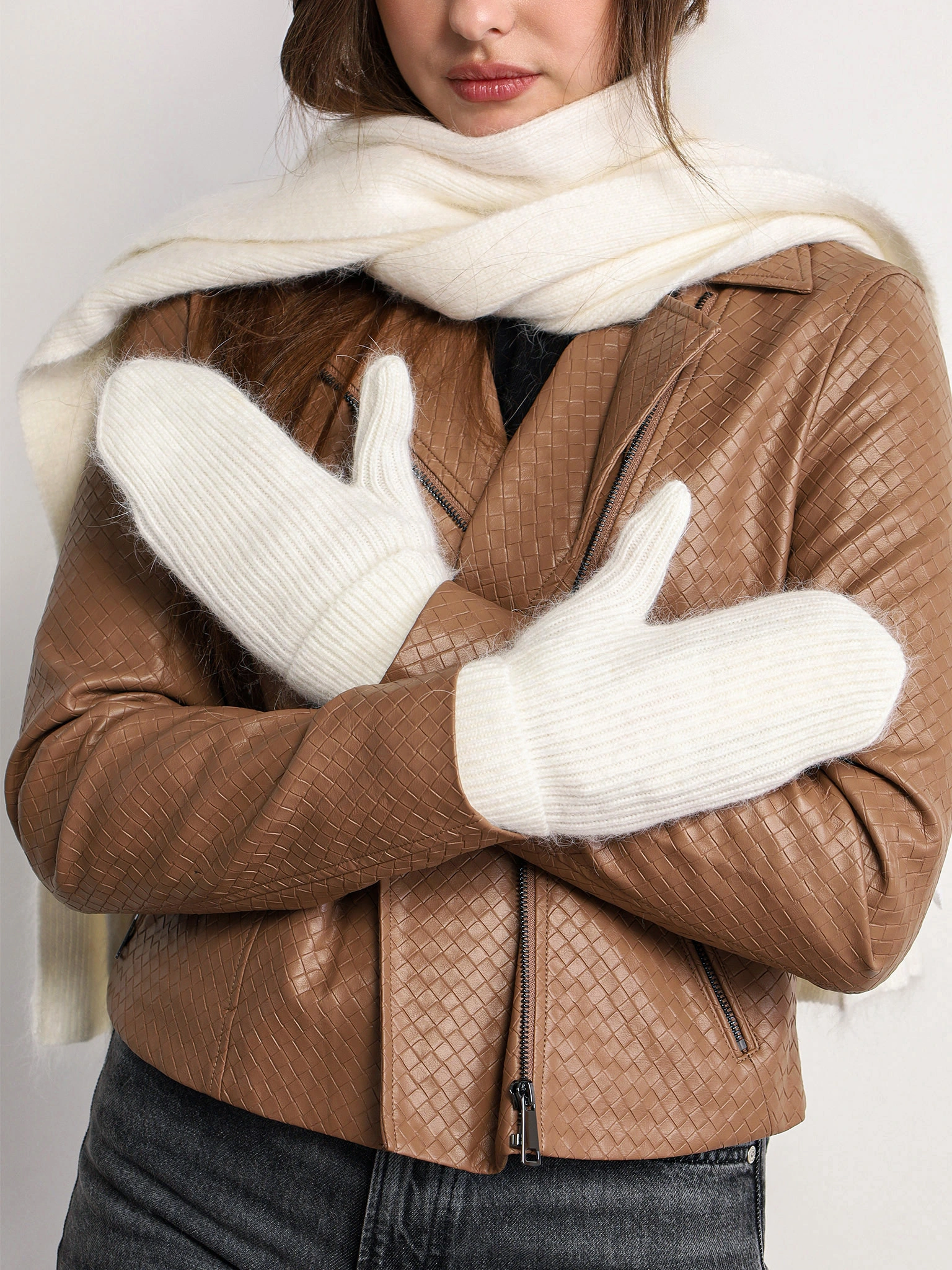 Варежки вязаные из ангоры и акрила 